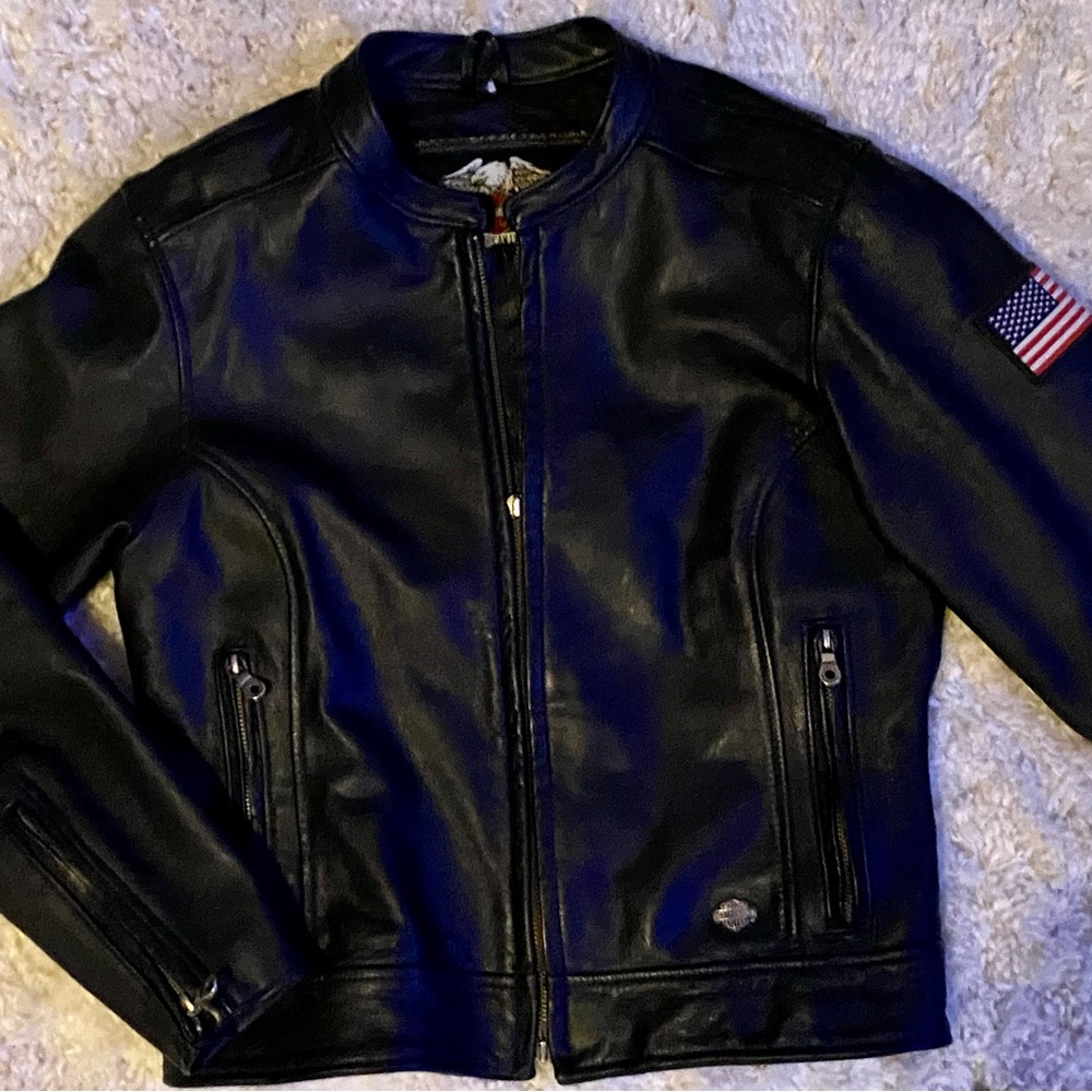 Harley-Davidson leather jacket. Excellent condition.Logo patch on back. Medium